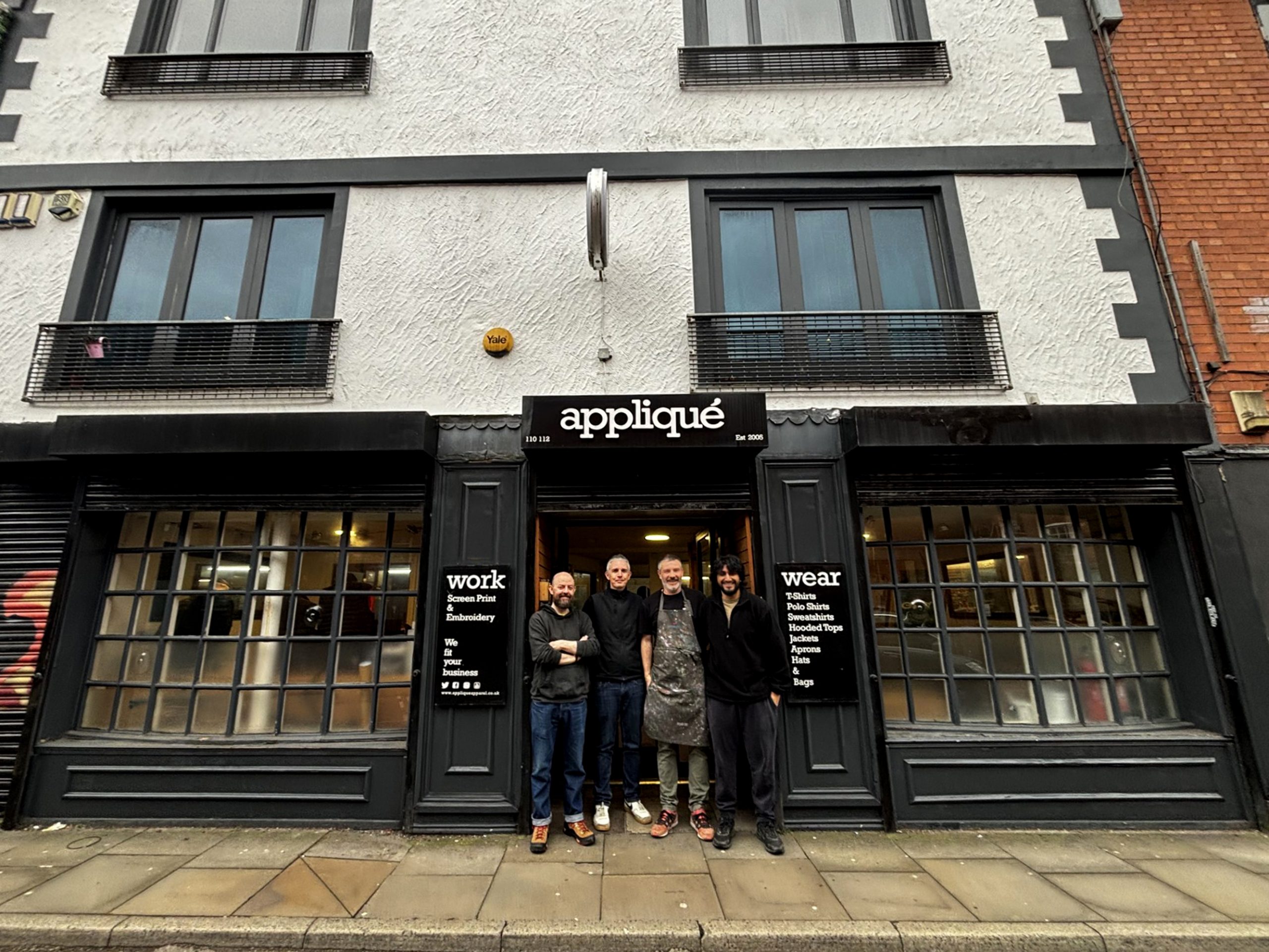 Applique entrance from street